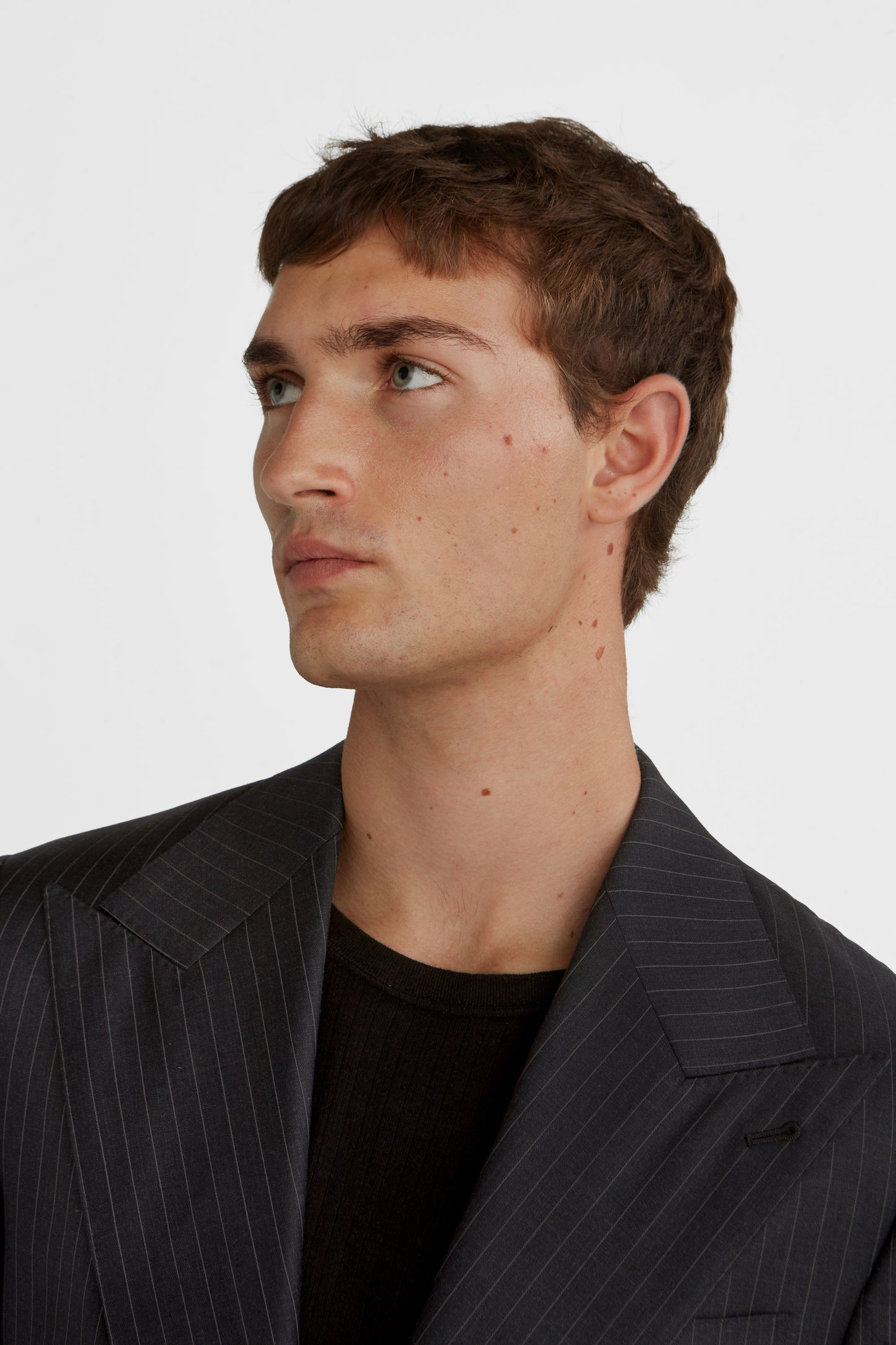Dark grey prinstriped suit super 130 wool